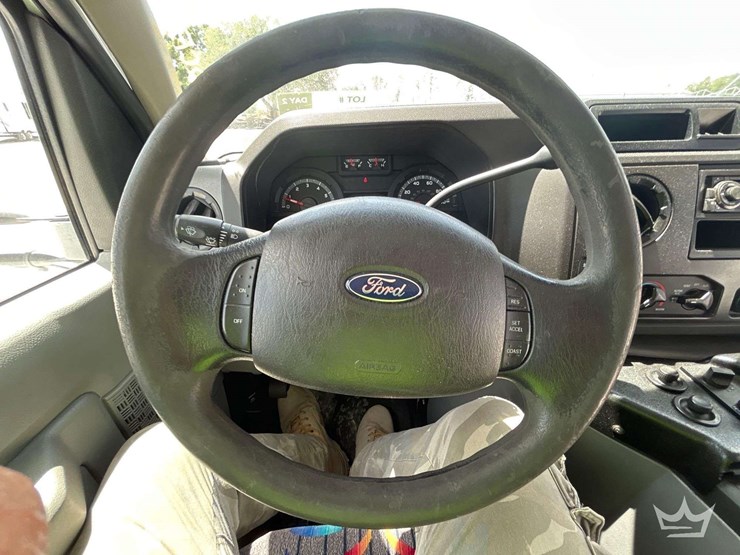 2013-ford-e450-image-13
