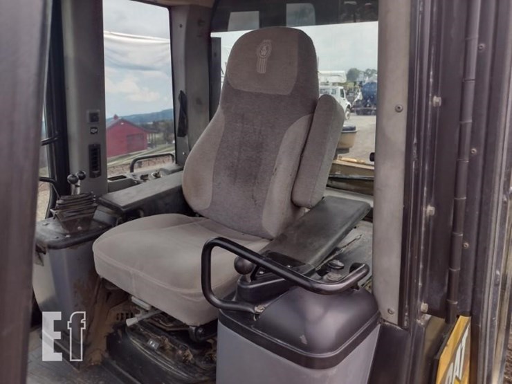 2005-caterpillar-953c-image-13