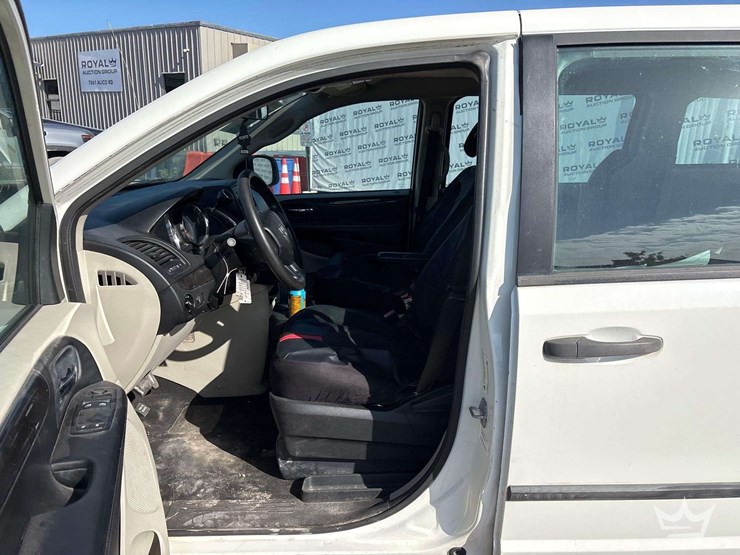 2012-dodge-grand-caravan-image-10