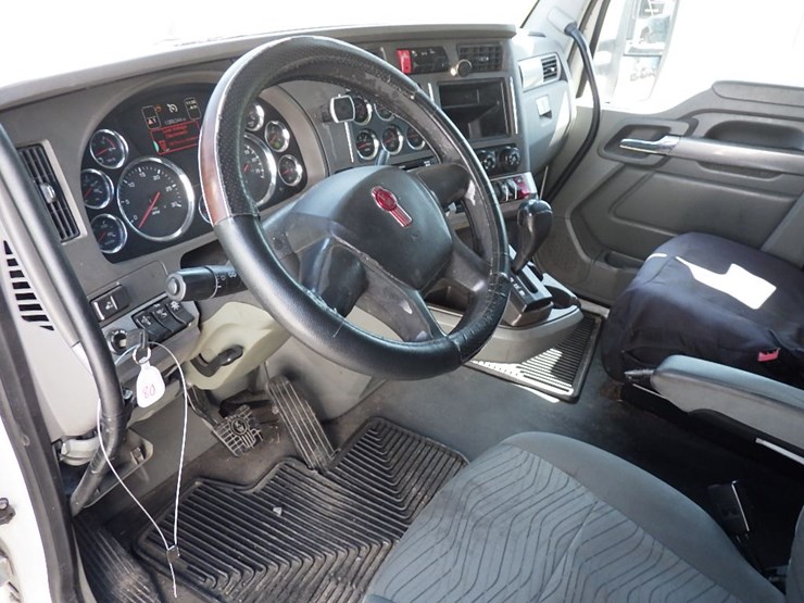 2016-kenworth-t680-image-23