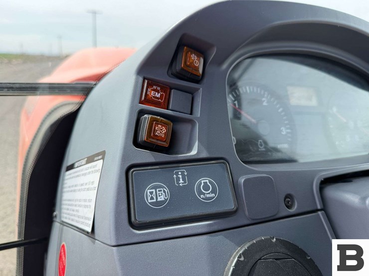 2013-kubota-m110gx-image-72