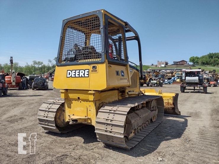 2004-deere-650h-image-39