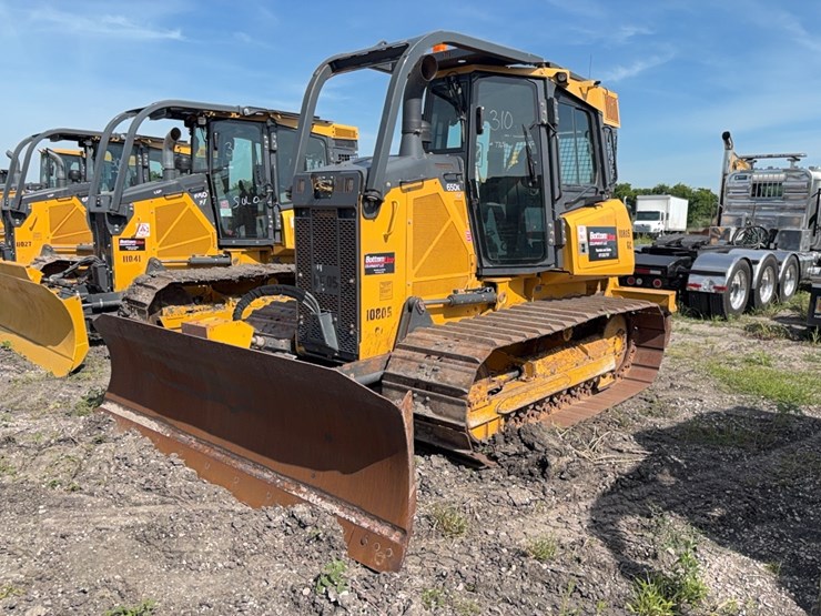 2023-deere-650k-lgp-image-1