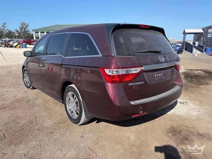 2013-honda-odyssey-image-4