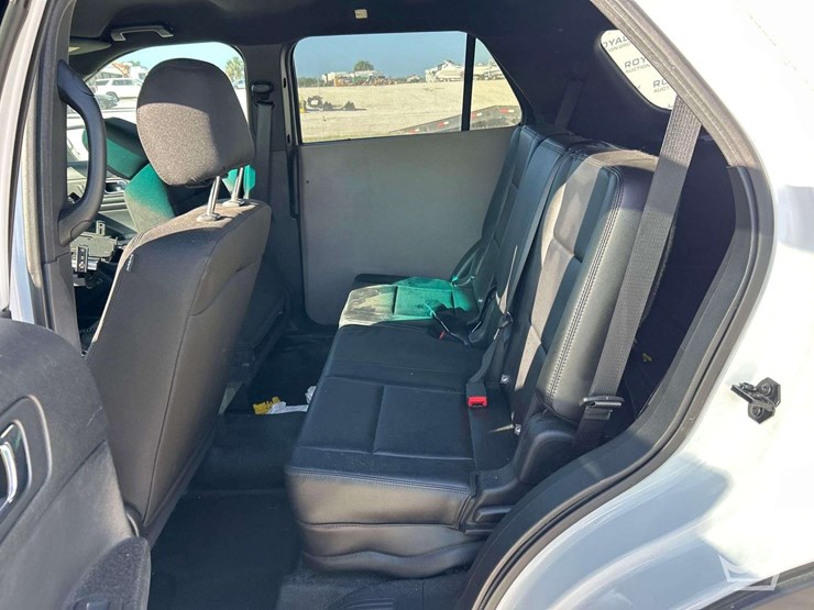 2016-ford-explorer-image-19