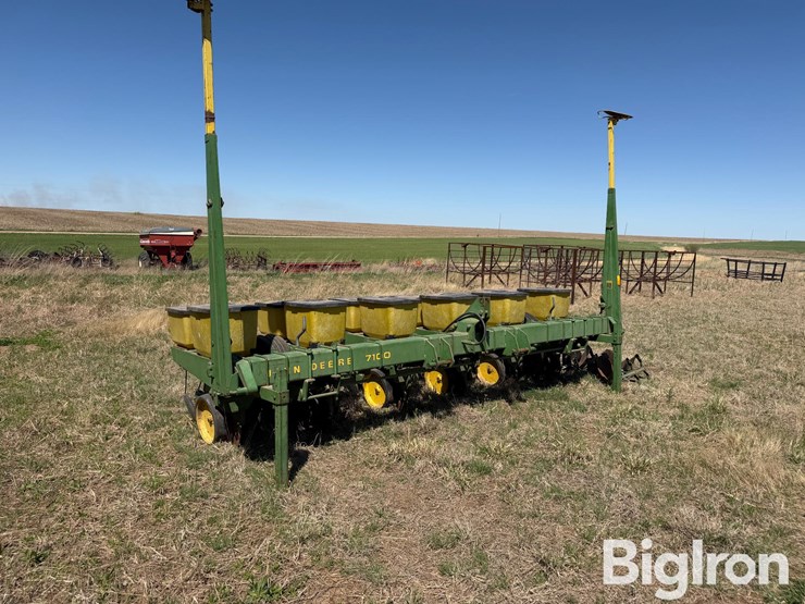 john-deere-7100-image-3