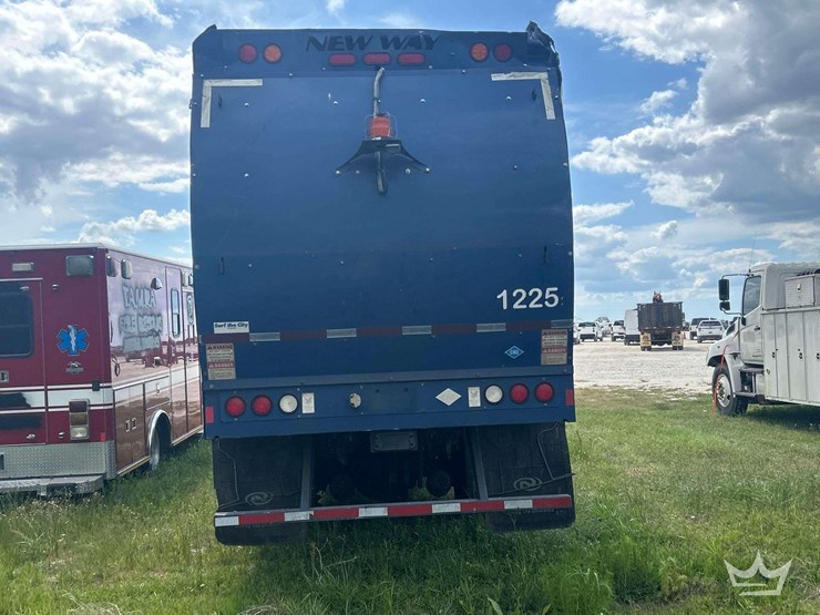 2017-peterbilt-320-image-25