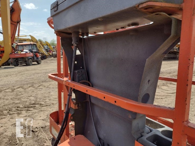 2002-jlg-600ajn-image-13