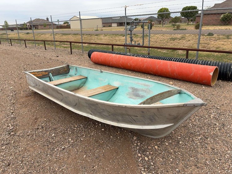 12ft-aluminum-bottom-boat-image-1
