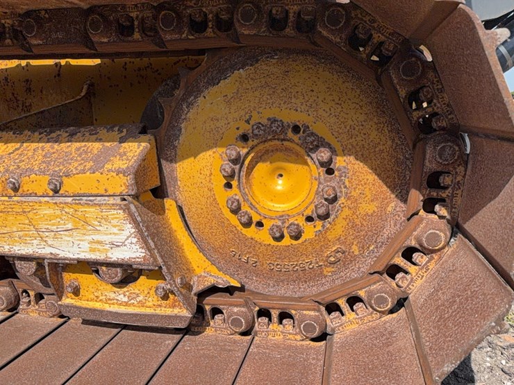 2023-deere-650k-lgp-image-12