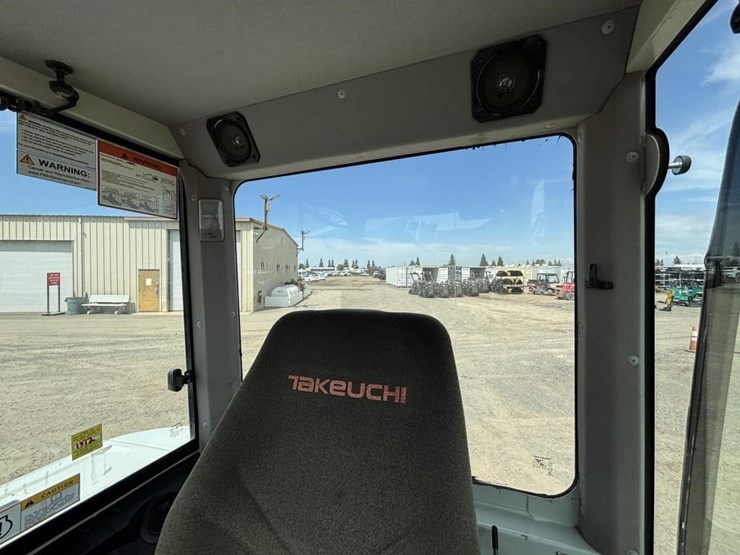 2020-takeuchi-tb240-image-38