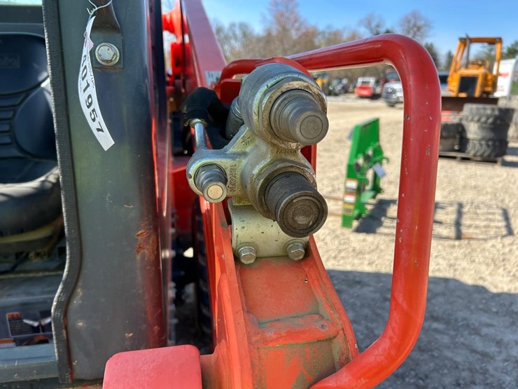 2017-kubota-ssv65-image-10