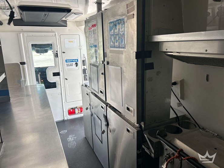 2021-mercedes-benz-sprinter-4500-image-21