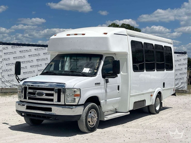 2015-ford-e450-image-1