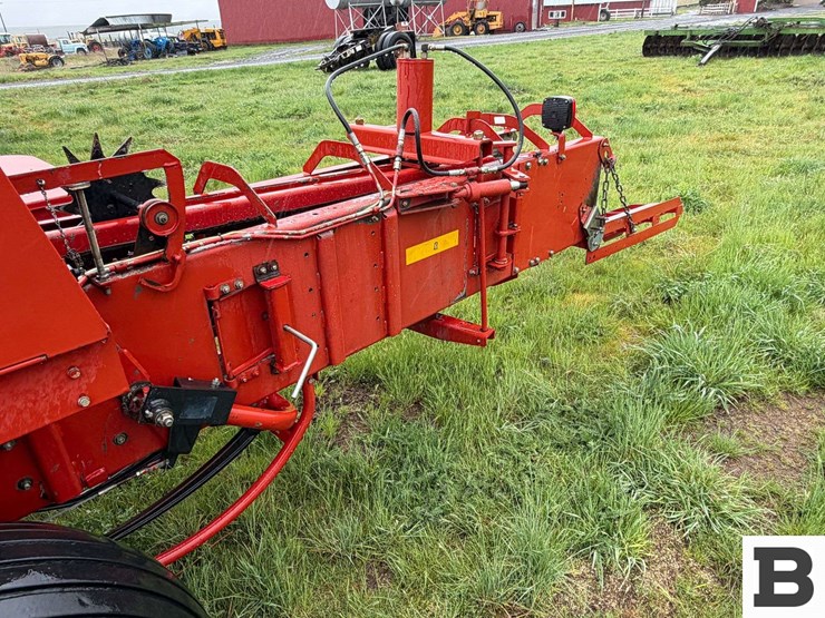 new-holland-580-image-17