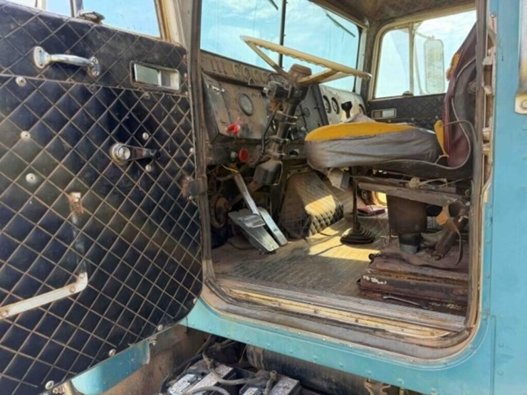 1974-international-durastar-4200-image-28