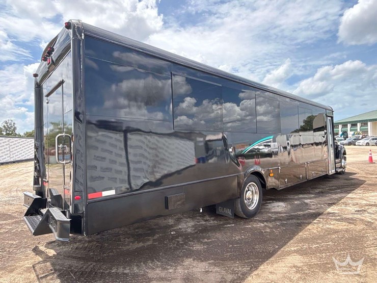 2015-ford-f750-image-3