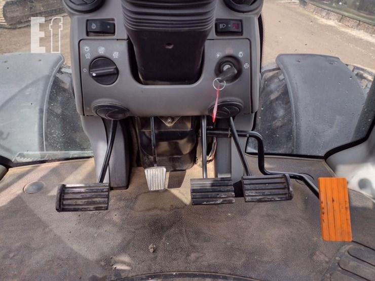 new-holland-tg285-image-8
