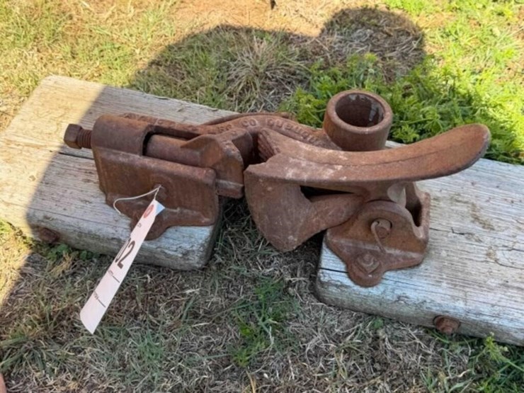 vintage-well-pump-pipe-puller-image-4