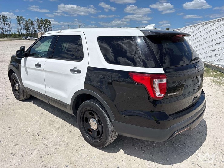 2017-ford-explorer-image-4