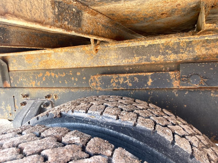 #4015-•-2004-freightliner-dump-truck-(has-wi-title)-image-50