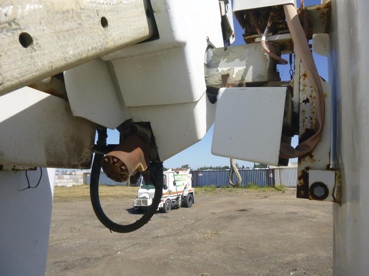 1990-international-4700-image-32