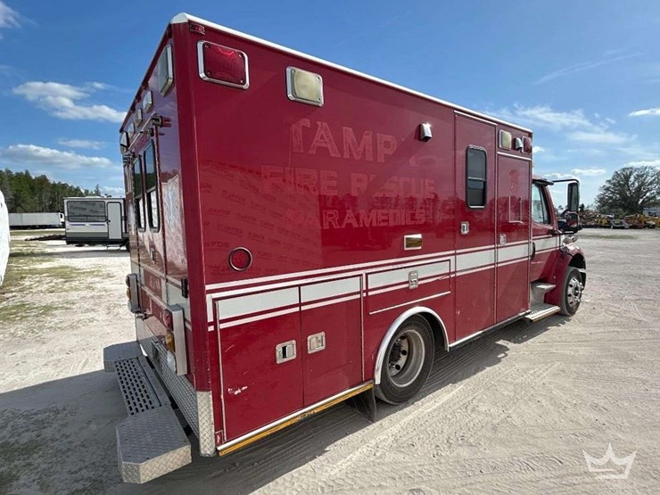 2005-freightliner-fld120-image-3