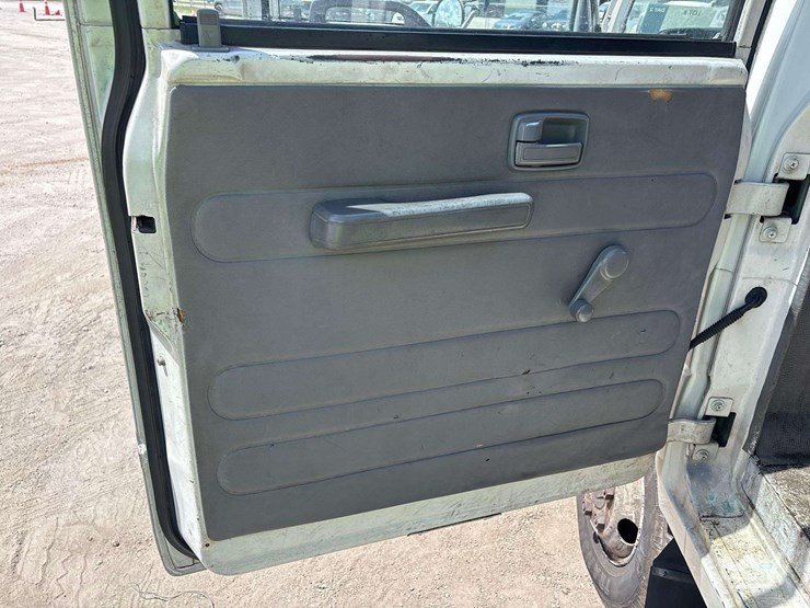 2007-isuzu-npr-image-20
