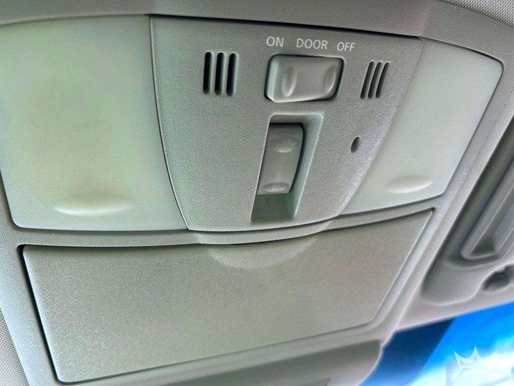 2012-infiniti-qx56-image-25