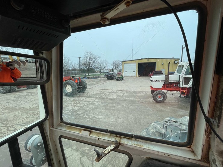#4064-•-case-1370-tractor-image-70
