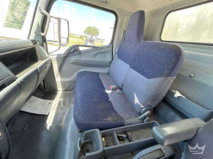 2007-mitsubishi-fuso-fe84d-image-26