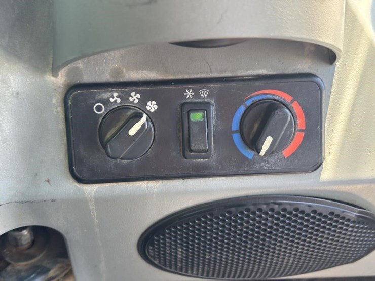 2016-bobcat-t650-image-30
