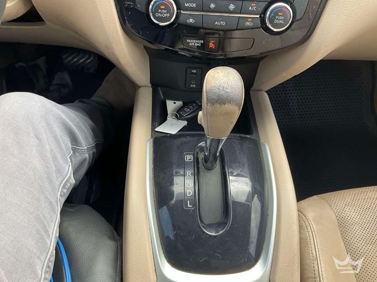 2015-nissan-rogue-image-17