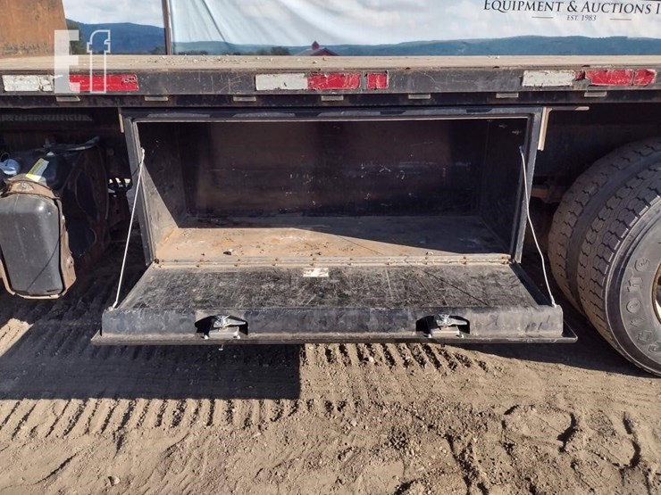 2015-freightliner-business-class-m2-106-image-17