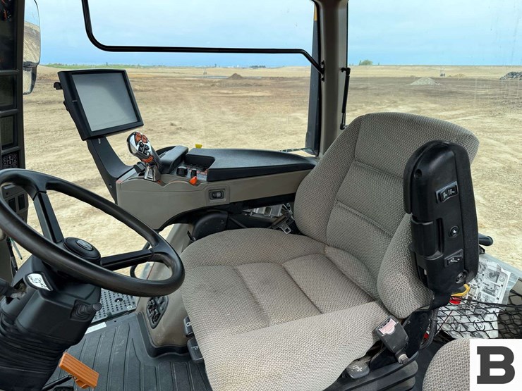 2018-case-ih-magnum-310-image-71