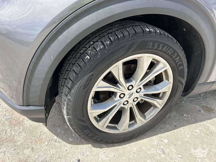 2021-ford-explorer-image-28