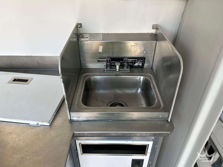 2021-mercedes-benz-sprinter-4500-image-22