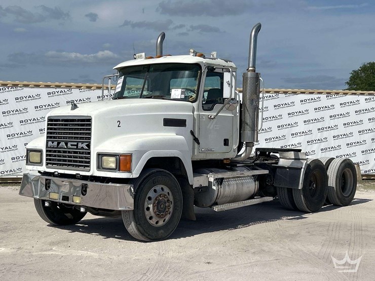 2005-mack-ch613-image-1