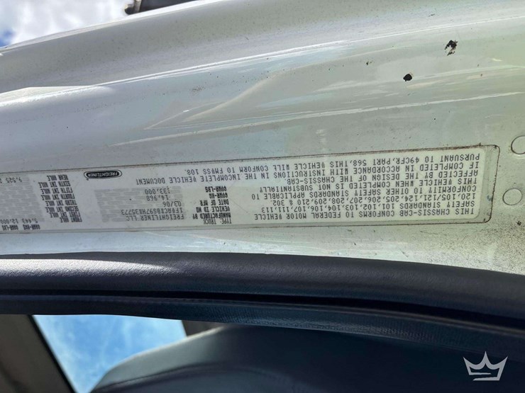 2007-freightliner-m2-106-image-6