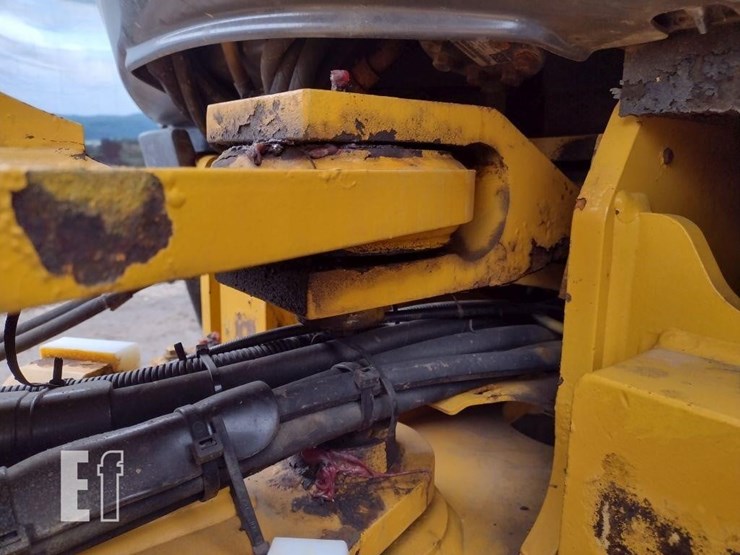 deere-204l-image-21
