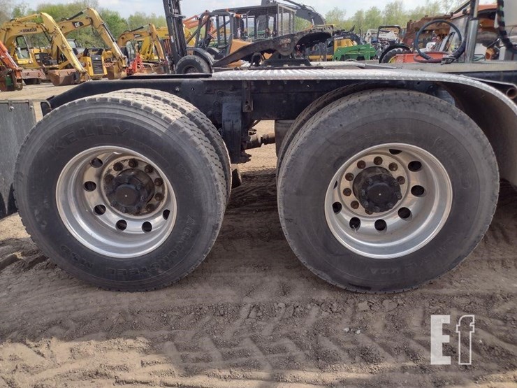 2012-peterbilt-389-image-25