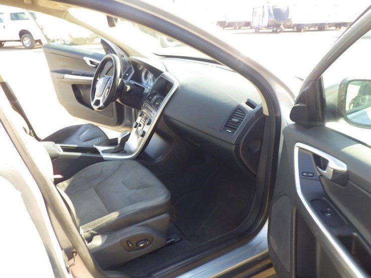 2013-volvo-xc60-image-6