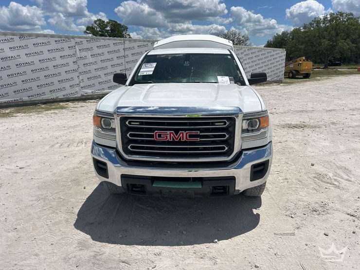 2017-gmc-sierra-2500-image-27