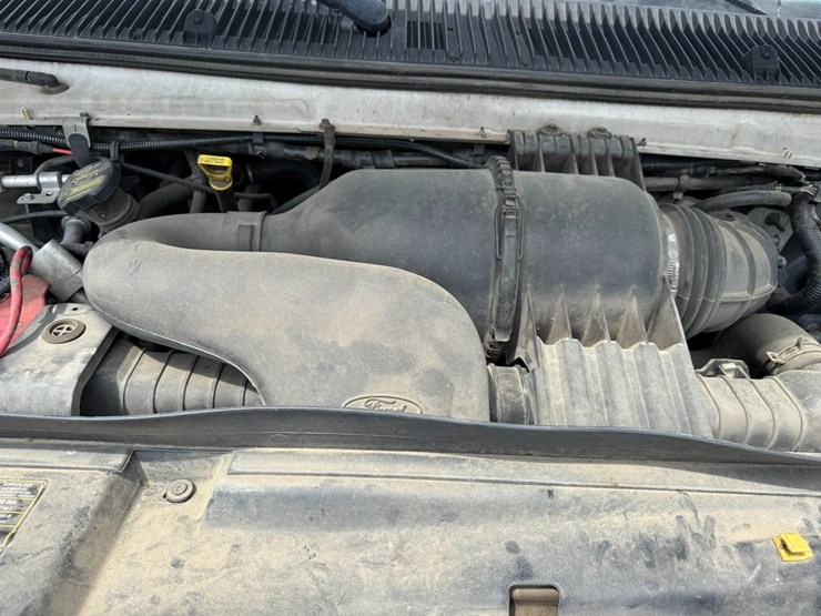 2011-ford-cargo-image-25