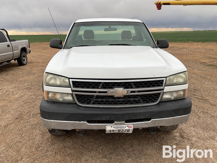 2006-chevrolet-3500-image-2