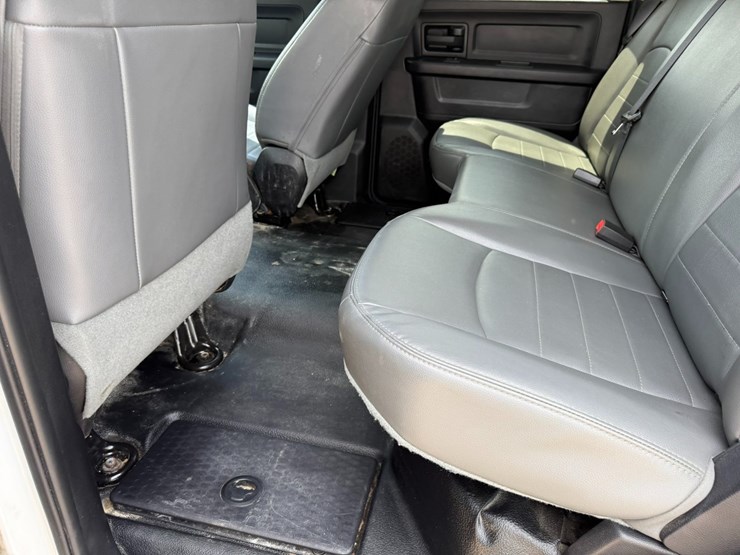 2016-dodge-1500-image-35