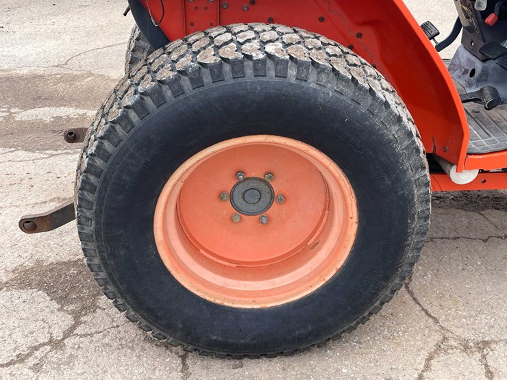 #4056-•-kubota-tractor-image-15