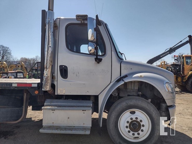 2015-freightliner-business-class-m2-106-image-20