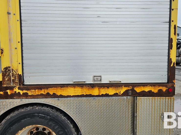 2007-ford-f750-image-11