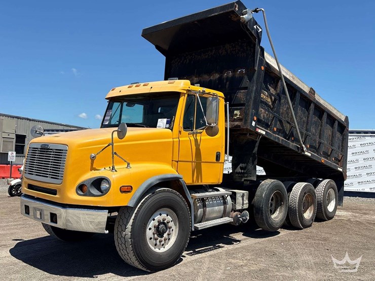 1999-freightliner-fl112-image-1